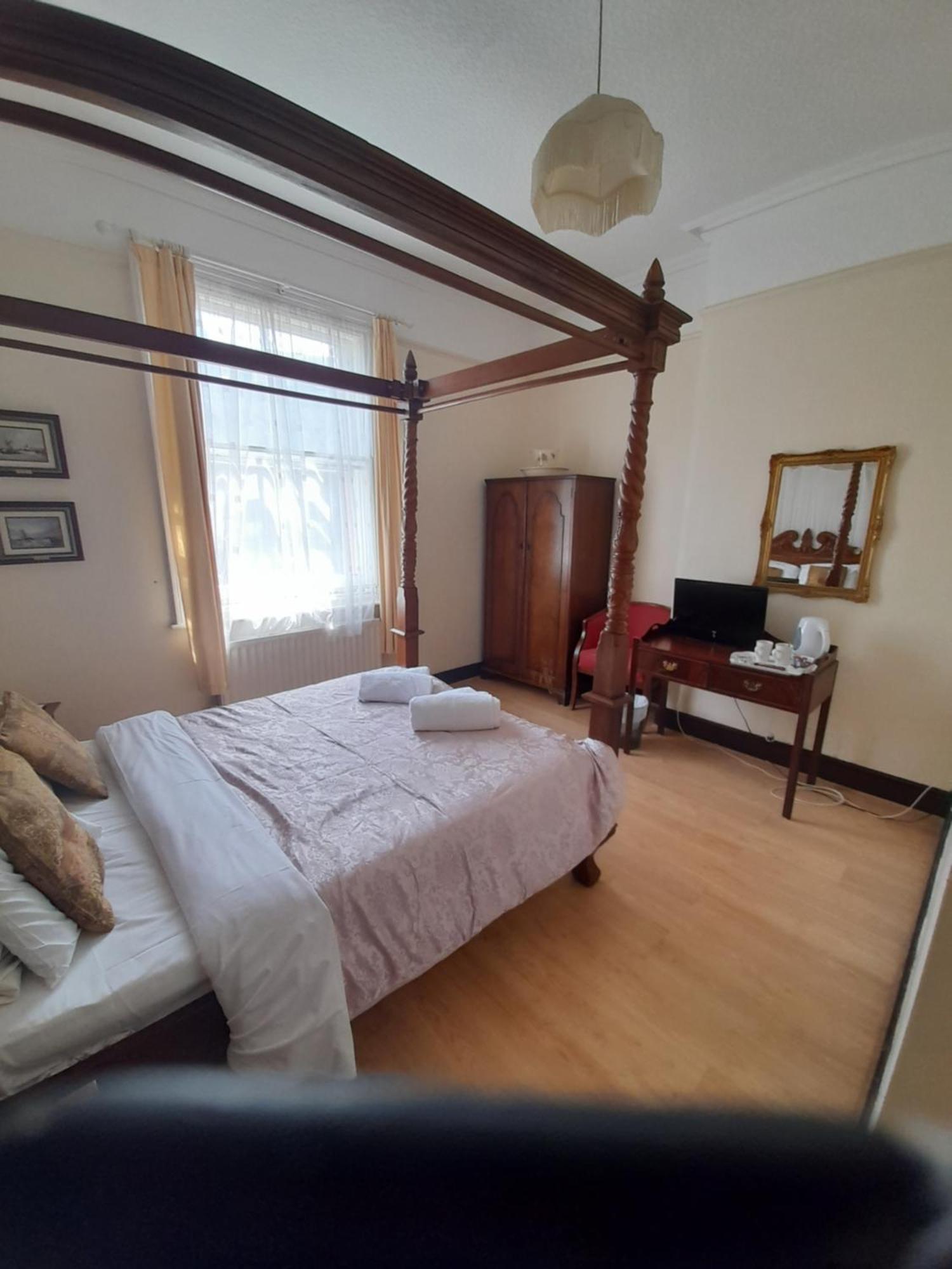 The Bank House Hotel Аттоксетер Экстерьер фото