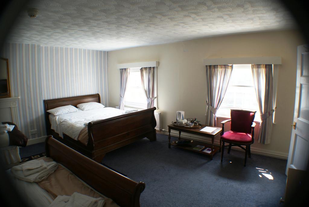 The Bank House Hotel Аттоксетер Экстерьер фото
