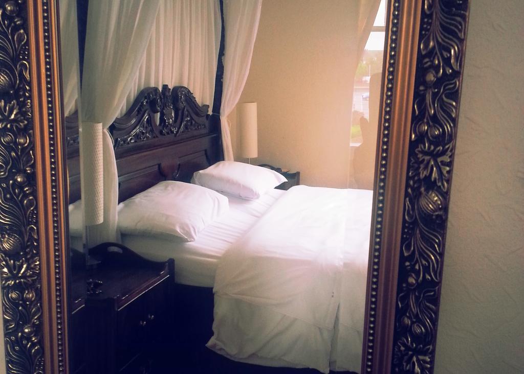 The Bank House Hotel Аттоксетер Экстерьер фото